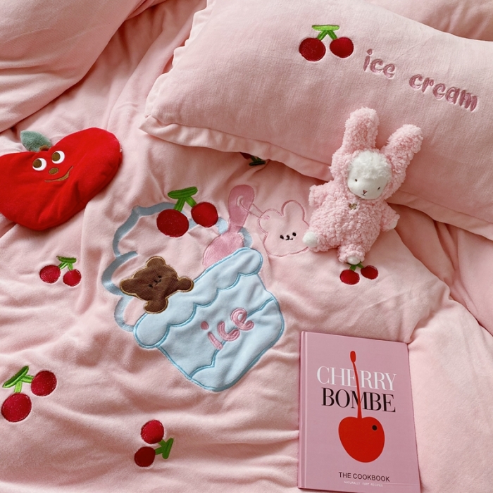 91家纺网 家纺一手货源 找家纺 （总）星期八2020新款230g双面小熊系列牛奶绒四件套