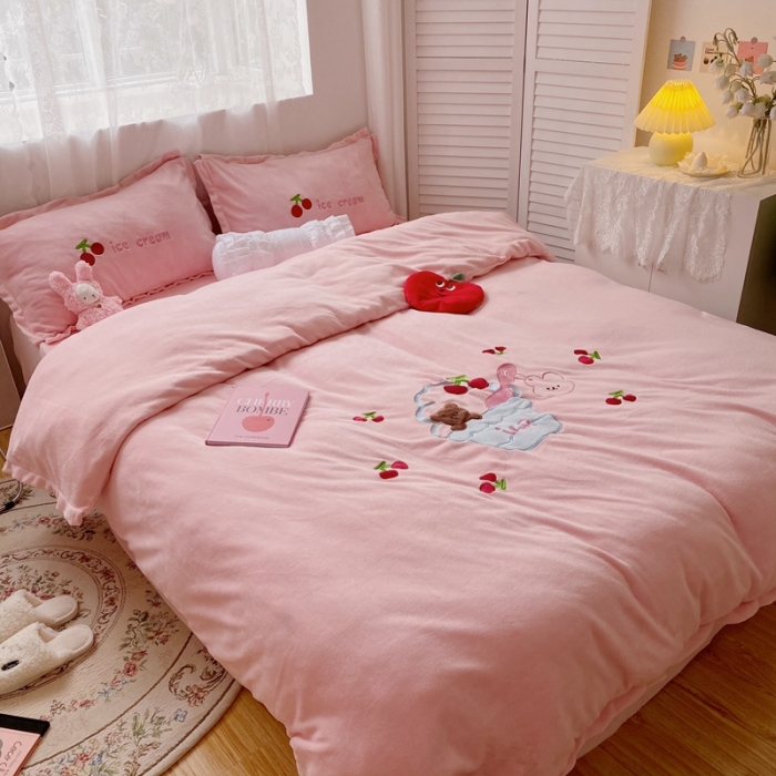 91家纺网 家纺一手货源 找家纺 （总）星期八2020新款230g双面小熊系列牛奶绒四件套