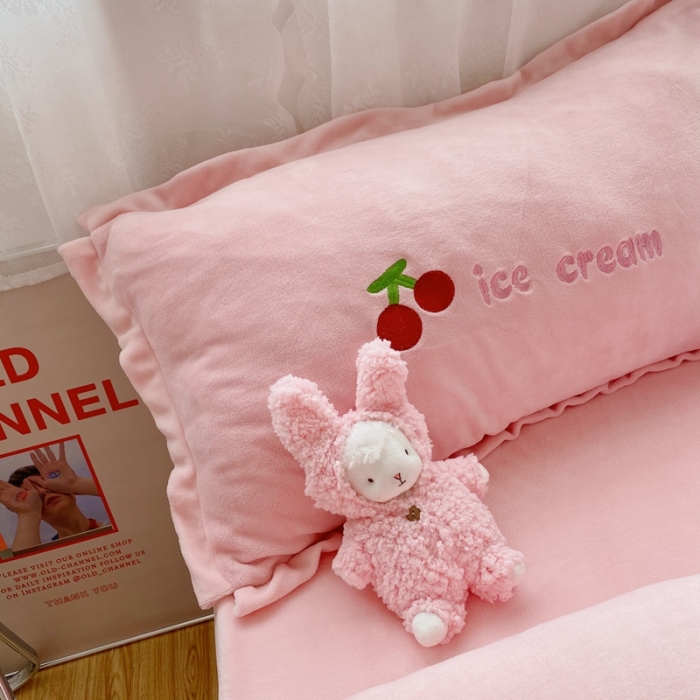 91家纺网 家纺一手货源 找家纺 （总）星期八2020新款230g双面小熊系列牛奶绒四件套