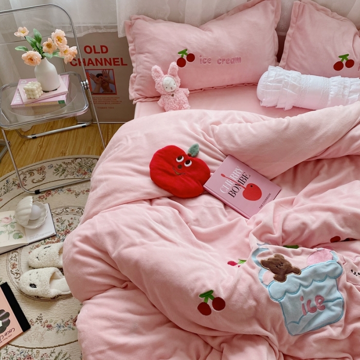 91家纺网 家纺一手货源 找家纺 （总）星期八2020新款230g双面小熊系列牛奶绒四件套