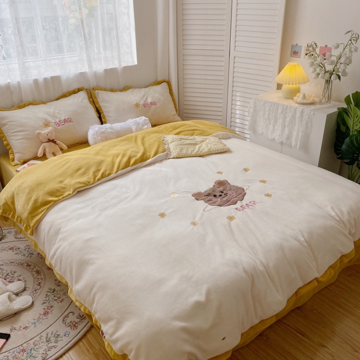 91家纺网 家纺一手货源 找家纺 星期八2020新款230g双面小熊系列牛奶绒四件套 呆呆熊米