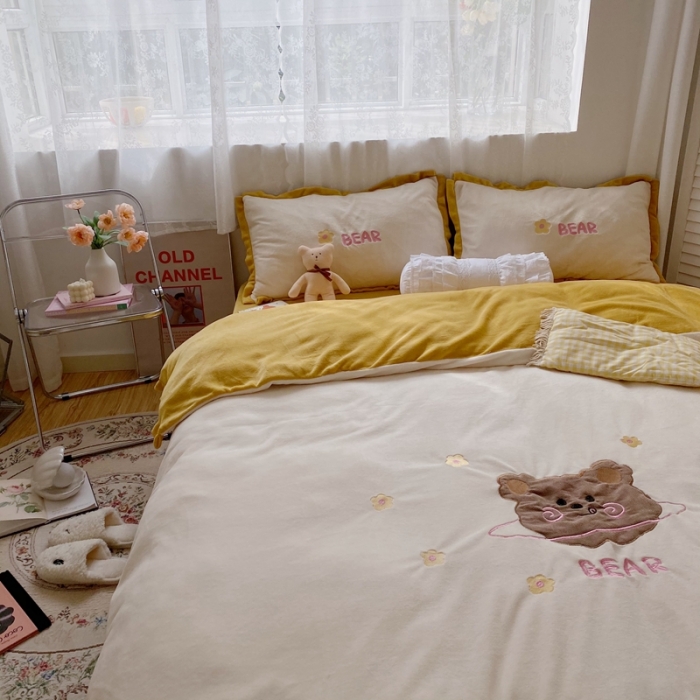 91家纺网 家纺一手货源 找家纺 星期八2020新款230g双面小熊系列牛奶绒四件套 呆呆熊米