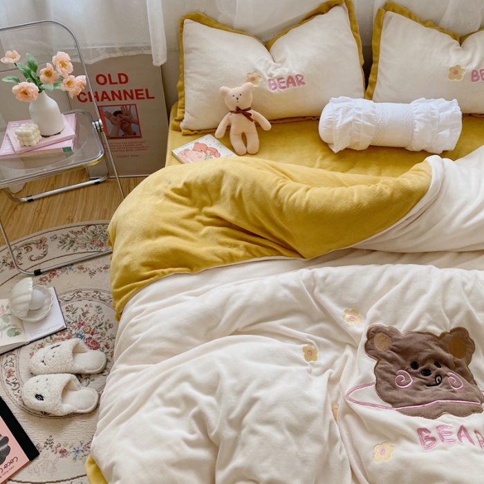 91家纺网 家纺一手货源 找家纺 星期八2020新款230g双面小熊系列牛奶绒四件套 呆呆熊米
