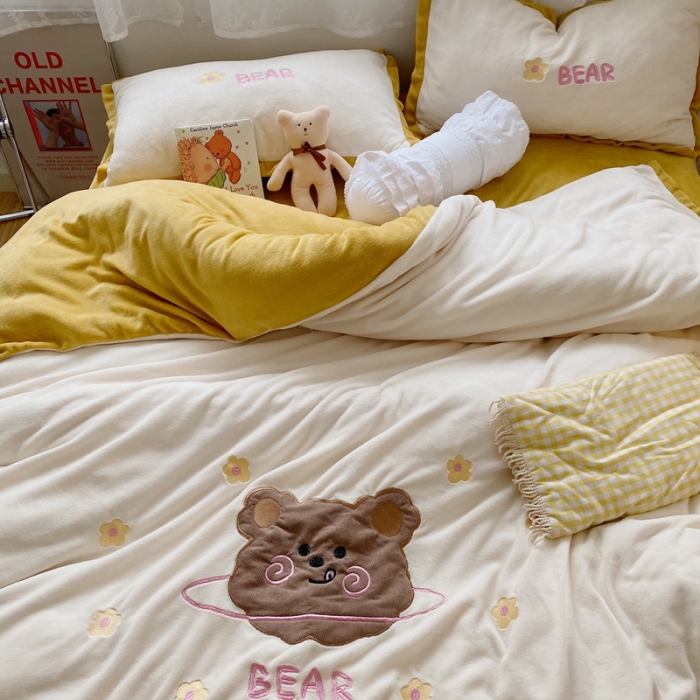 91家纺网 家纺一手货源 找家纺 星期八2020新款230g双面小熊系列牛奶绒四件套 呆呆熊米