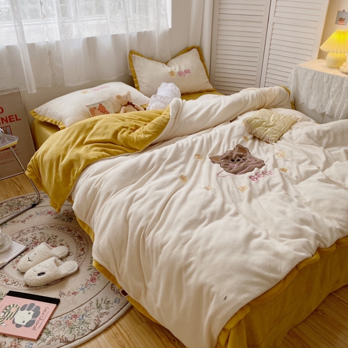 91家纺网 家纺一手货源 找家纺 星期八2020新款230g双面小熊系列牛奶绒四件套 呆呆熊米