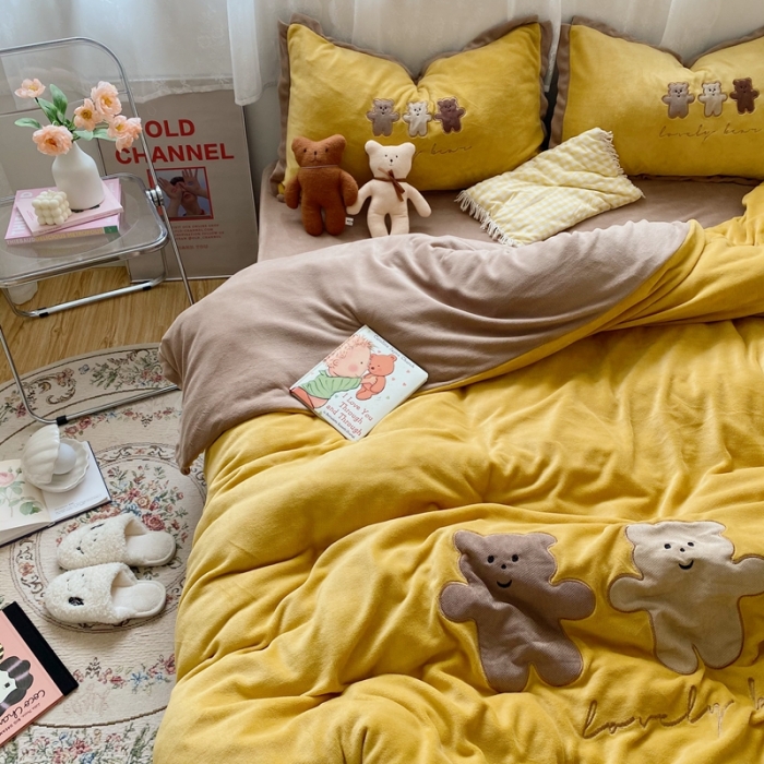 91家纺网 家纺一手货源 找家纺 星期八2020新款230g双面小熊系列牛奶绒四件套 三只熊黄