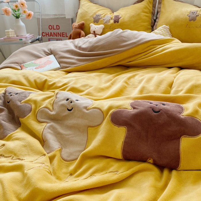 91家纺网 家纺一手货源 找家纺 星期八2020新款230g双面小熊系列牛奶绒四件套 三只熊黄
