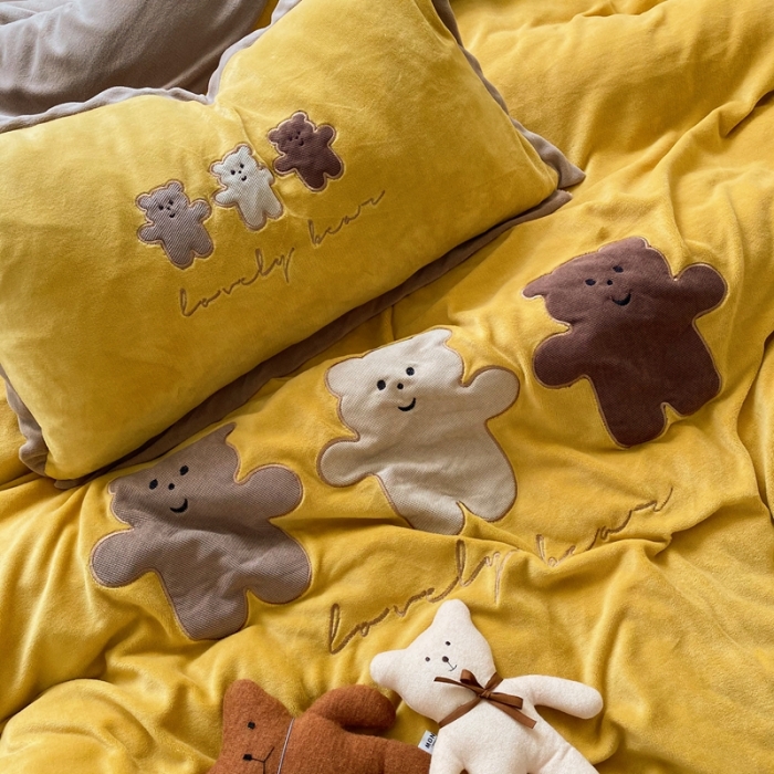 91家纺网 家纺一手货源 找家纺 星期八2020新款230g双面小熊系列牛奶绒四件套 三只熊黄