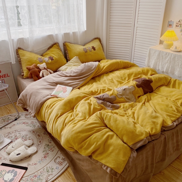 91家纺网 家纺一手货源 找家纺 星期八2020新款230g双面小熊系列牛奶绒四件套 三只熊黄