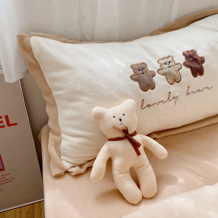 91家纺网 家纺一手货源 找家纺 星期八2020新款230g双面小熊系列牛奶绒四件套 三只熊米