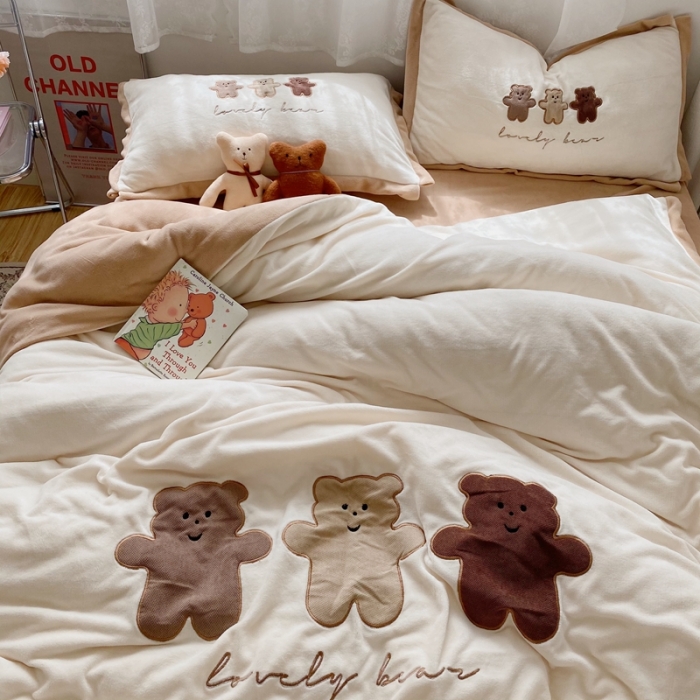91家纺网 家纺一手货源 找家纺 星期八2020新款230g双面小熊系列牛奶绒四件套 三只熊米