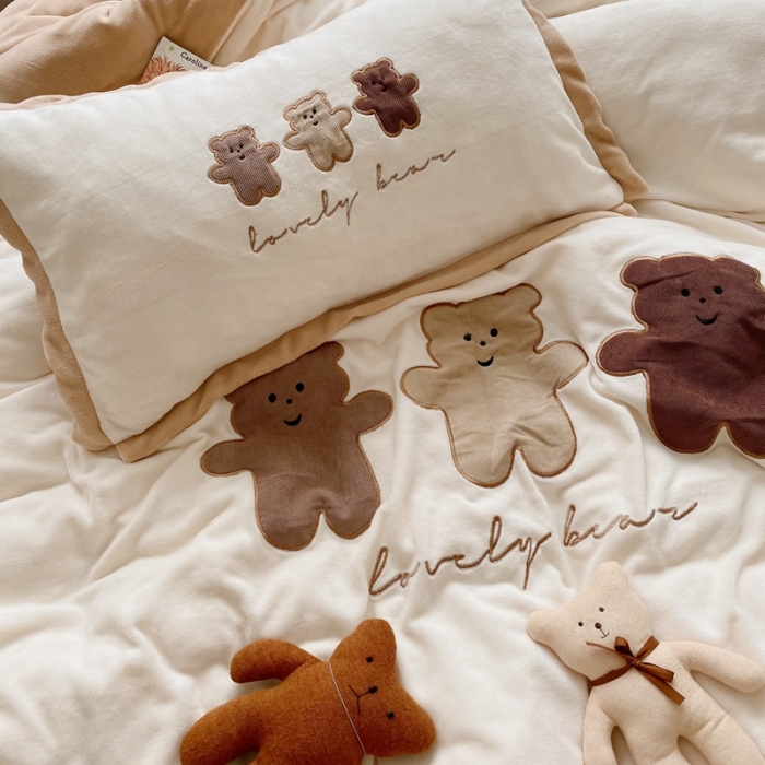 91家纺网 家纺一手货源 找家纺 星期八2020新款230g双面小熊系列牛奶绒四件套 三只熊米