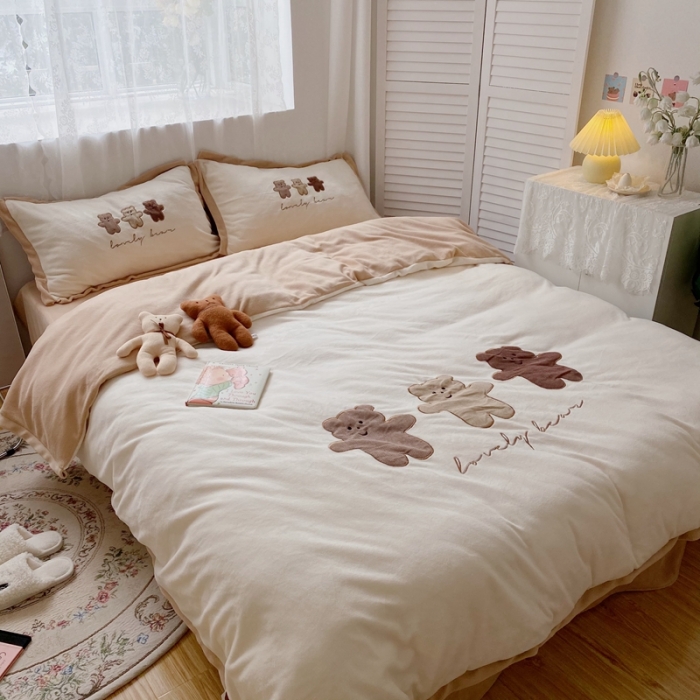 91家纺网 家纺一手货源 找家纺 星期八2020新款230g双面小熊系列牛奶绒四件套 三只熊米