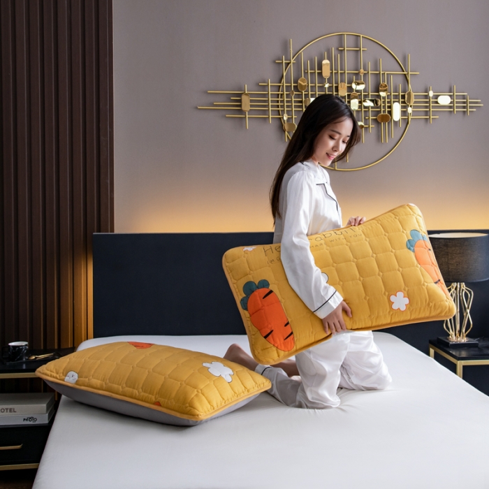 91家纺网 家纺一手货源 找家纺 圣比熊 防水枕套一对装双人枕套长枕套枕头套枕芯套萝卜黄