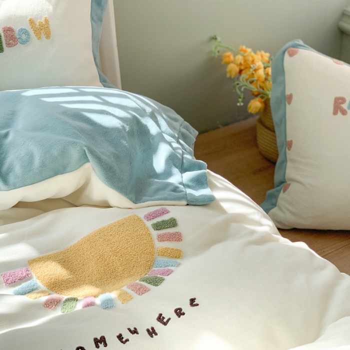 91家纺网 家纺一手货源 找家纺 星野 2020新款牛奶绒太阳雨系列四件套 蔚蓝