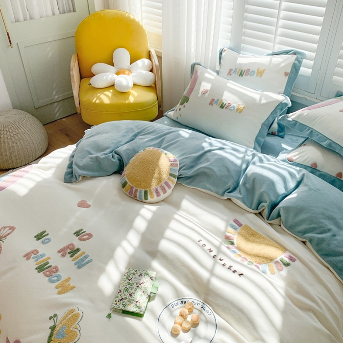 91家纺网 家纺一手货源 找家纺 星野 2020新款牛奶绒太阳雨系列四件套 蔚蓝