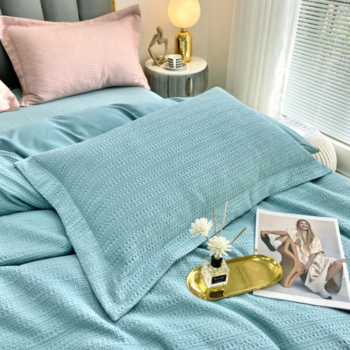 91家纺网 家纺一手货源 找家纺 三沁家居 2023新款华夫格立体提花磨毛保暖四件套 遇见-湖蓝