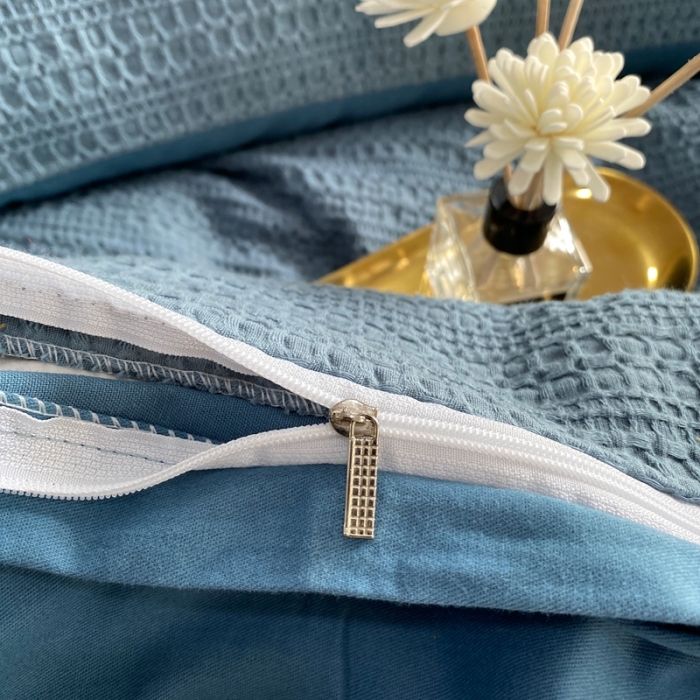 91家纺网 家纺一手货源 找家纺 三沁家居 2023新款华夫格立体提花磨毛保暖四件套 遇见-蓝灰