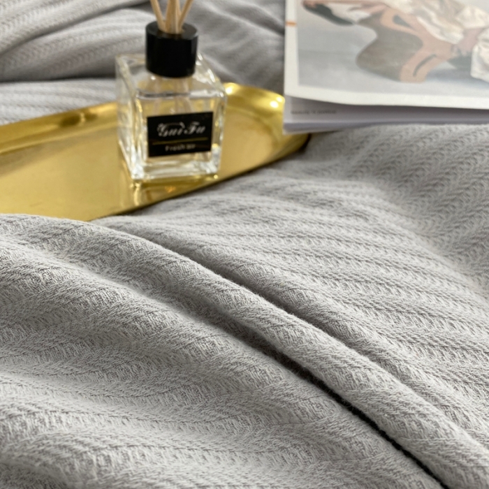 91家纺网 家纺一手货源 找家纺 三沁家居 2023新款华夫格立体提花磨毛保暖四件套 遇见-浅灰