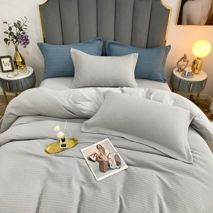 91家纺网 家纺一手货源 找家纺 三沁家居 2023新款华夫格立体提花磨毛保暖四件套 遇见-浅灰