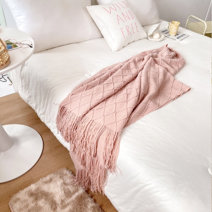 91家纺网 家纺一手货源 找家纺 朴尔针织流苏搭毯搭巾盖毯沙发巾床尾毯床尾旗酒店毯毛毯 嫩粉色