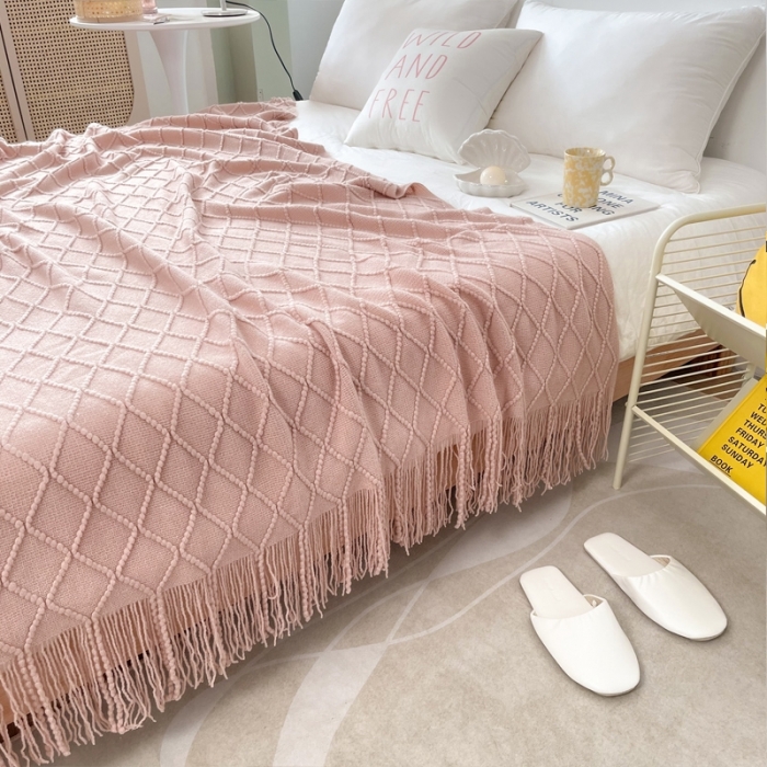 91家纺网 家纺一手货源 找家纺 朴尔针织流苏搭毯搭巾盖毯沙发巾床尾毯床尾旗酒店毯毛毯 嫩粉色