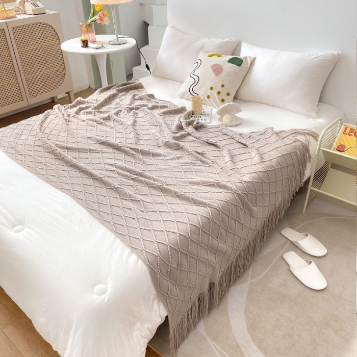 91家纺网 家纺一手货源 找家纺 朴尔针织流苏搭毯搭巾盖毯沙发巾床尾毯床尾旗酒店毯毛毯 浅咖色