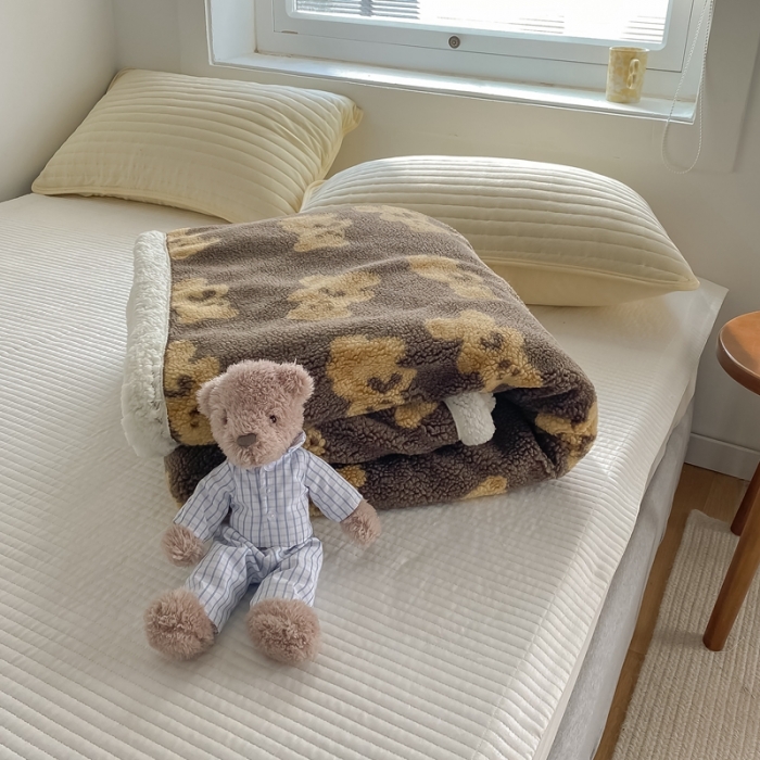 91家纺网 家纺一手货源 找家纺 （总）萝莉家纺 2021新款小熊双面羊羔绒暖肤毯