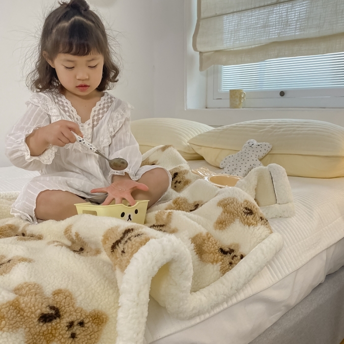 91家纺网 家纺一手货源 找家纺 萝莉家纺 2021新款小熊双面羊羔绒暖肤毯 熊-米白