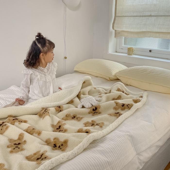91家纺网 家纺一手货源 找家纺 萝莉家纺 2021新款小熊双面羊羔绒暖肤毯 熊-米白