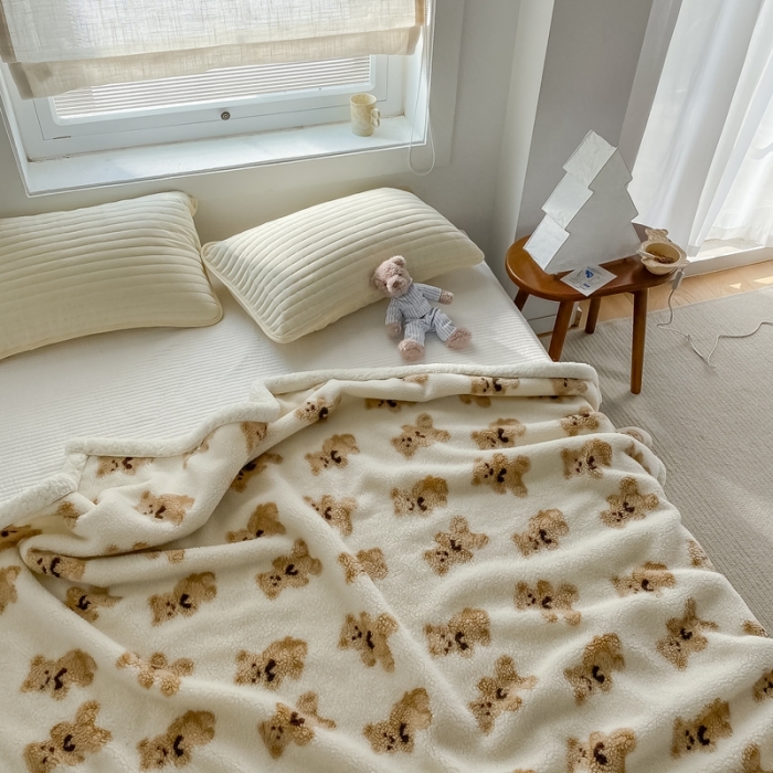 91家纺网 家纺一手货源 找家纺 萝莉家纺 2021新款小熊双面羊羔绒暖肤毯 熊-米白