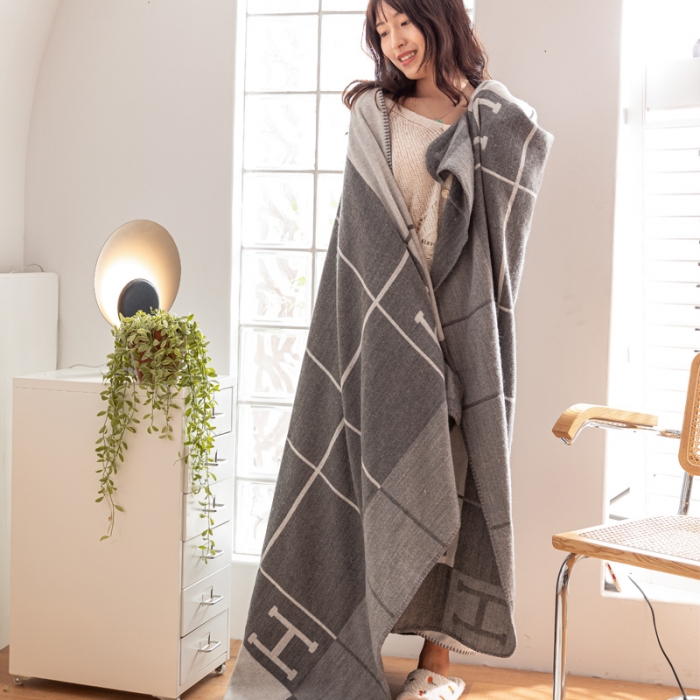 91家纺网 家纺一手货源 找家纺 朴尔国际披肩流苏针织毯夏被午睡盖毯休闲毯小毯子 深沉灰