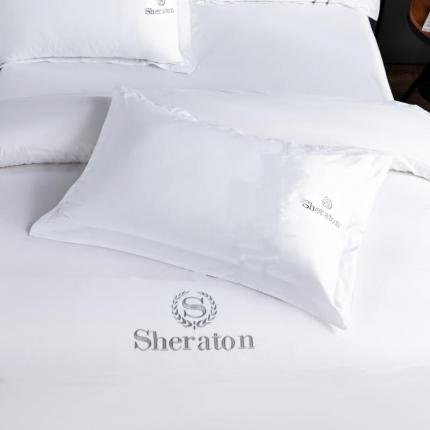 91家纺网 家纺一手货源 找家纺 总刺绣定制酒店LOGO纯棉枕套58*88 