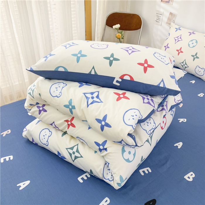 91家纺网 家纺一手货源 找家纺 感遇家纺 2021年春夏新品全棉四件套纯棉三件套 字母小熊