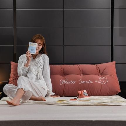 91家纺网 家纺一手货源 找家纺 （总）一兰 臻绒刺绣三角靠垫床头靠枕榻榻米靠背抱枕米娅系列