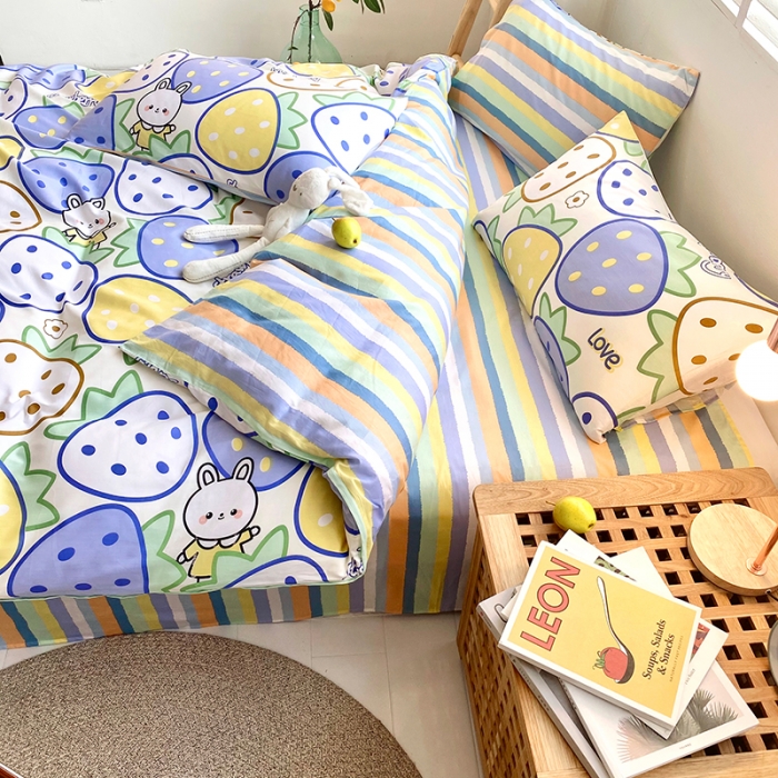 91家纺网 家纺一手货源 找家纺 仟网汇 2021新款春夏全棉小清新卡通系列四件套 草莓乐园