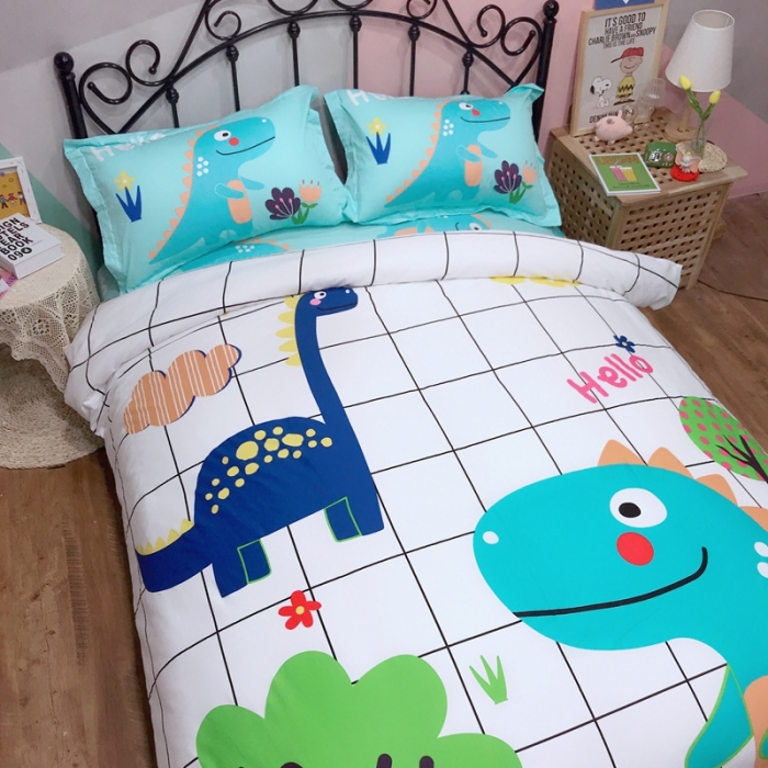 91家纺网 家纺一手货源 找家纺 金爱家 2021新款13070卡通全棉四件套 独家恐龙森林白