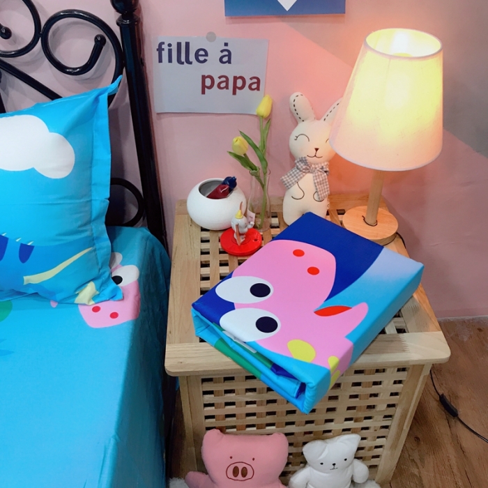 91家纺网 家纺一手货源 找家纺 金爱家 2021新款13070卡通全棉四件套 独家恐龙森林蓝