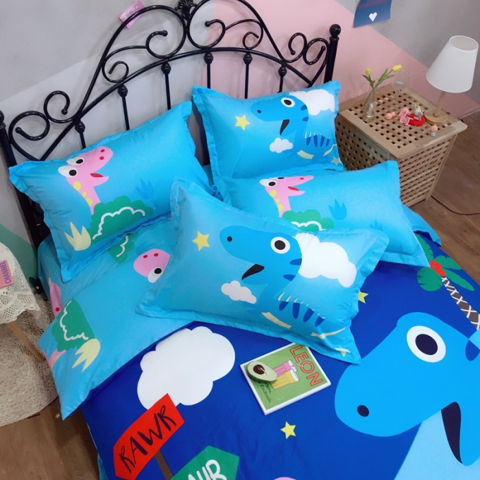 91家纺网 家纺一手货源 找家纺 金爱家 2021新款13070卡通全棉四件套 独家恐龙森林蓝