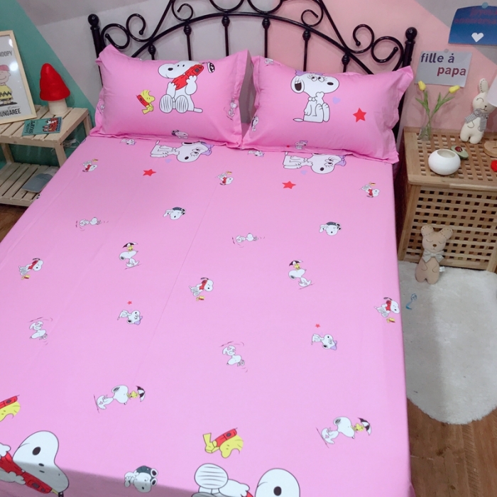 91家纺网 家纺一手货源 找家纺 金爱家 2021新款13070卡通全棉四件套 休闲史努比粉