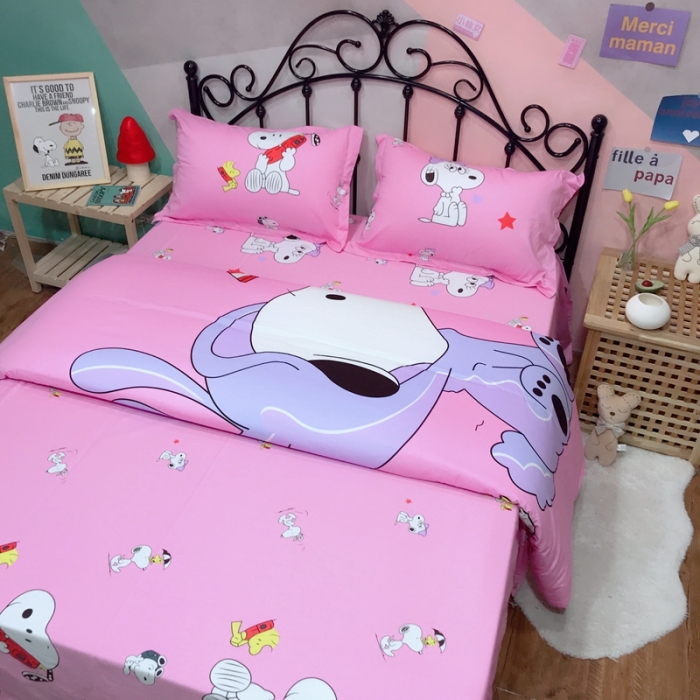 91家纺网 家纺一手货源 找家纺 金爱家 2021新款13070卡通全棉四件套 休闲史努比粉