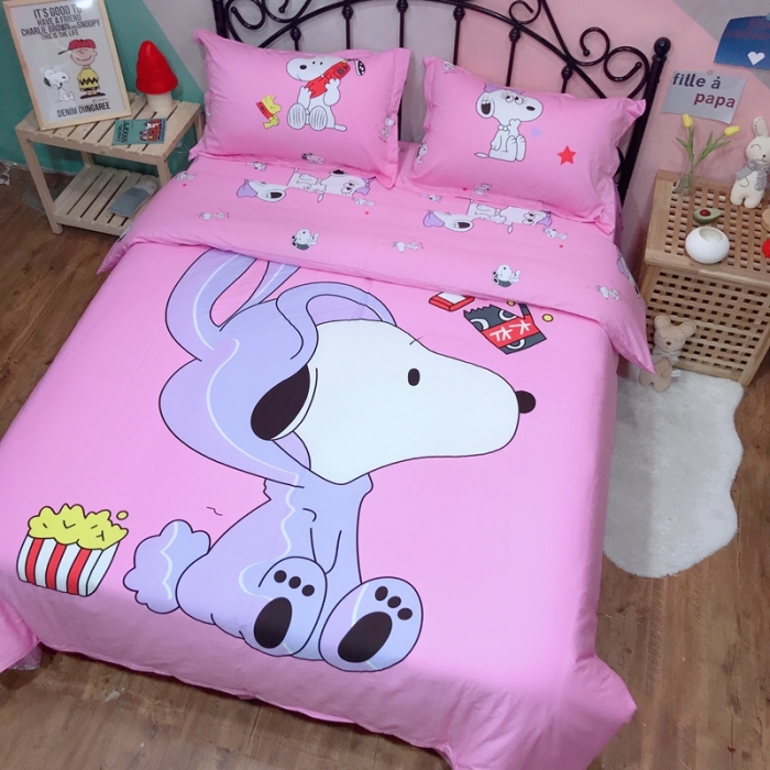 91家纺网 家纺一手货源 找家纺 金爱家 2021新款13070卡通全棉四件套 休闲史努比粉