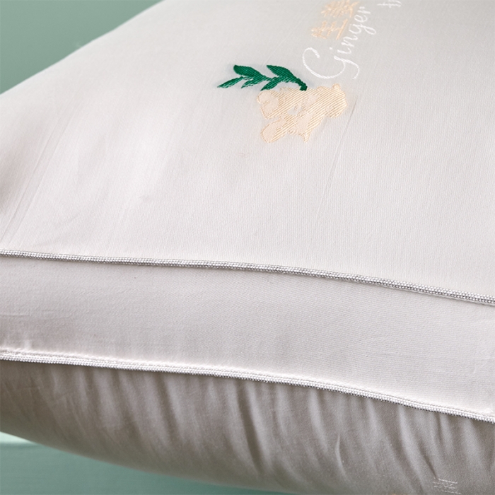 91家纺网 家纺一手货源 找家纺 （总）赛格时代家居  生姜暖绒绣花立体羽丝绒枕