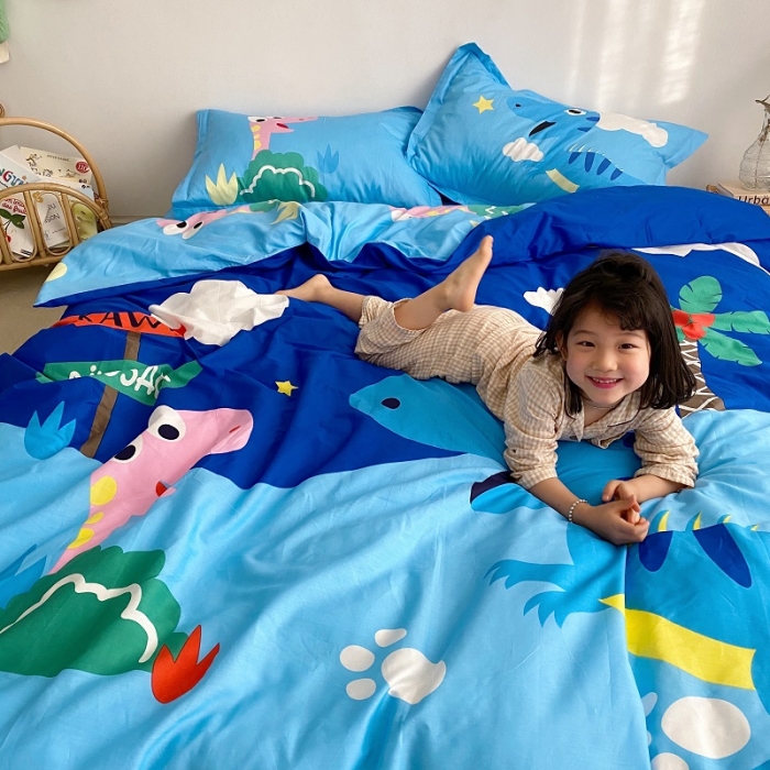 91家纺网 家纺一手货源 找家纺 金爱家 2021新款13372卡通全棉四件套 独家恐龙森林蓝