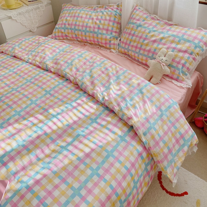 91家纺网 家纺一手货源 找家纺 艾沁 2021新款纯棉彩色条格刺绣花边系列四件套 彩虹格