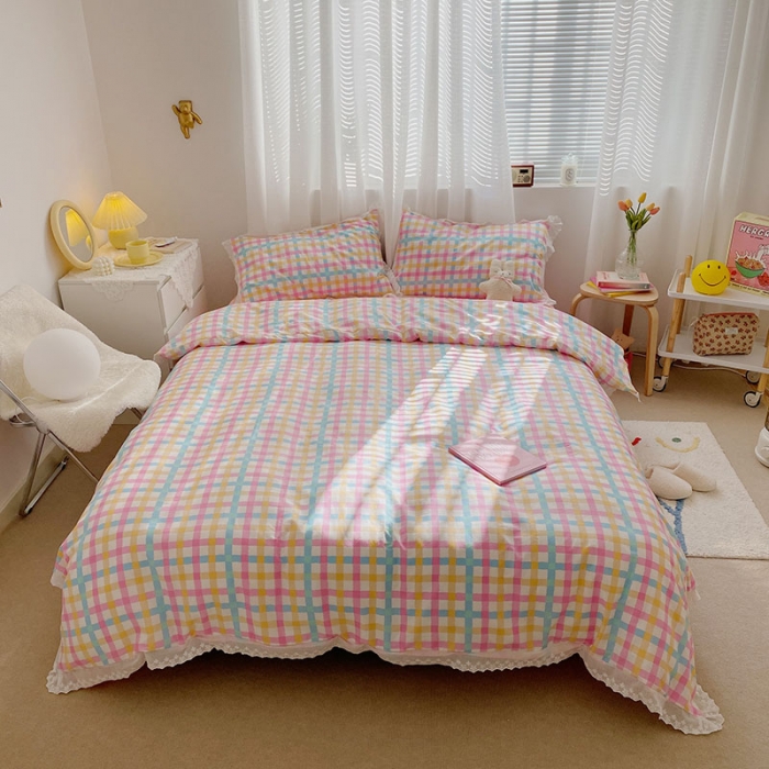 91家纺网 家纺一手货源 找家纺 艾沁 2021新款纯棉彩色条格刺绣花边系列四件套 彩虹格