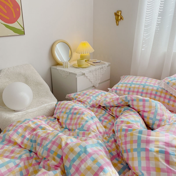 91家纺网 家纺一手货源 找家纺 艾沁 2021新款纯棉彩色条格刺绣花边系列四件套 彩虹格