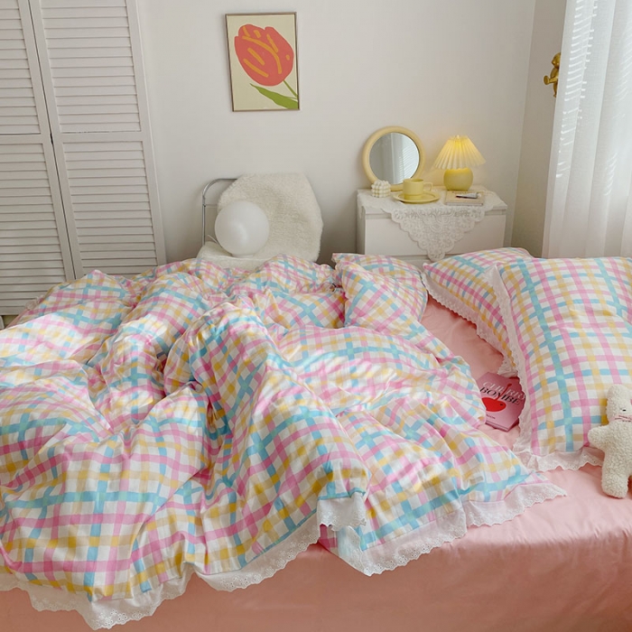 91家纺网 家纺一手货源 找家纺 艾沁 2021新款纯棉彩色条格刺绣花边系列四件套 彩虹格