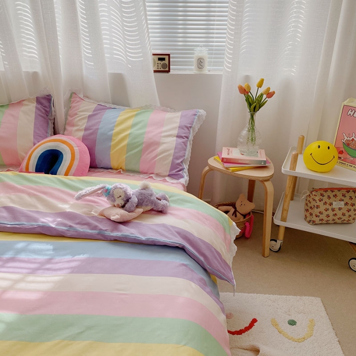 91家纺网 家纺一手货源 找家纺 艾沁 2021新款纯棉彩色条格刺绣花边系列四件套 彩条