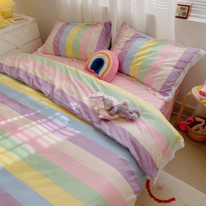 91家纺网 家纺一手货源 找家纺 艾沁 2021新款纯棉彩色条格刺绣花边系列四件套 彩条